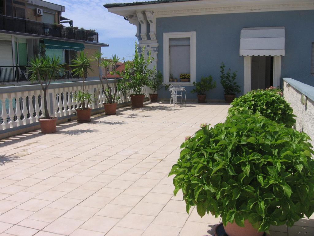 Hotel Garden Виареджо Екстериор снимка